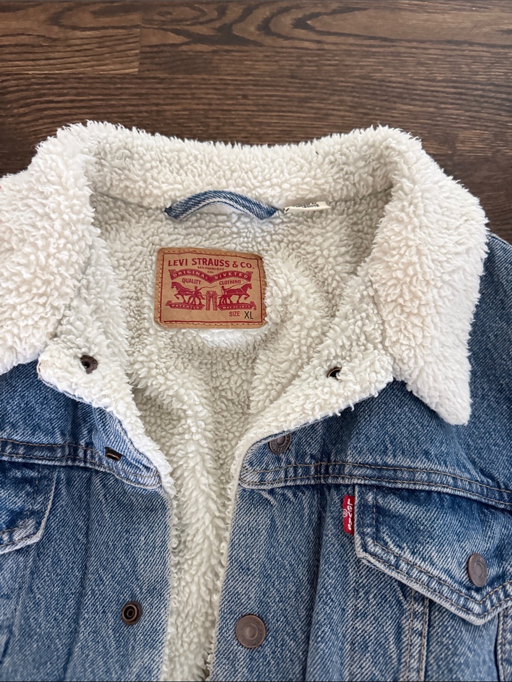 Levi's Light Blue Denim Jacket with Cream Sherpa Collar - Picture 2 of 3